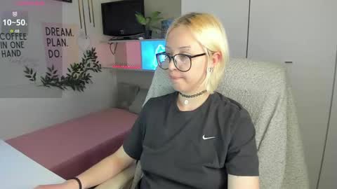 Snapshot of neko_sora chatting on 05.14.26 Kate online show from 05.14.26