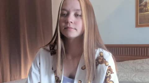 Snapshot of neldaaskins chatting on 02.17.25 Lana online show from 02.17.25