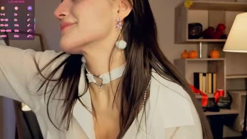 Vicky and Beatrice online show from 04.04.26