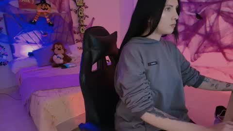 neo_sarah online show from 10.06.25