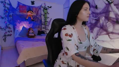 neo_sarah online show from 10.20.25