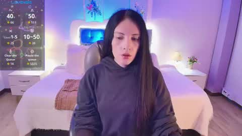 Snapshot of neo_sarah_ chatting on 06.18.26 Sarah online show from 06.18.26