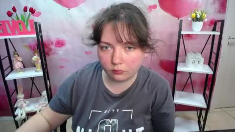 Snapshot of neonilalisova chatting on 05.06.26 NeonilaLisova online show from 05.06.26