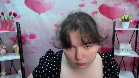 Snapshot of neonilalisova chatting on 05.08.26 NeonilaLisova online show from 05.08.26