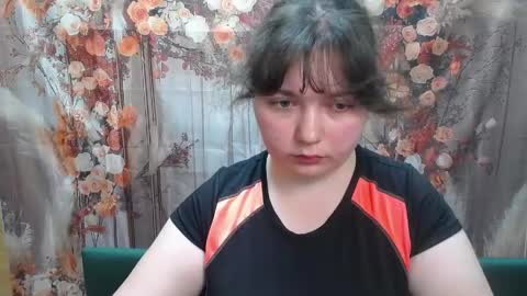 Snapshot of neonilalisova chatting on 05.12.26 NeonilaLisova online show from 05.12.26