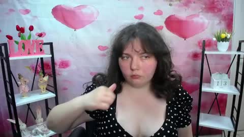 Snapshot of neonilalisova chatting on 05.13.26 NeonilaLisova online show from 05.13.26