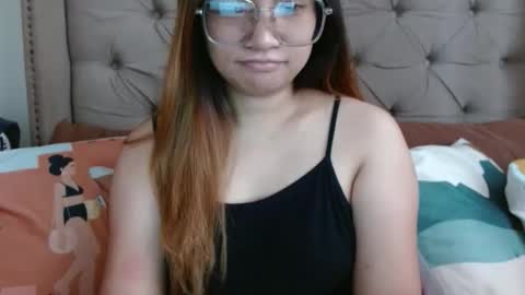 Snapshot of nerdysweetpinay chatting on 10.04.25 nerdysweetpinay online show from 10.04.25