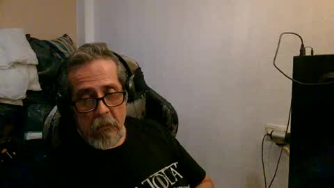 Snapshot of neron401 chatting on 04.15.26 neron401 online show from 04.15.26
