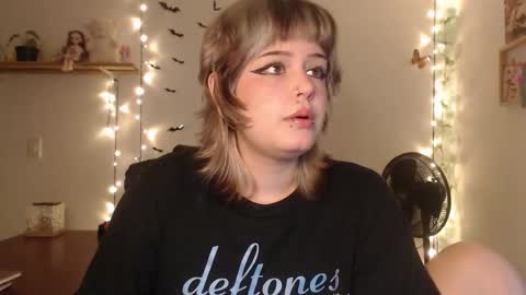 Snapshot of neurotic_witch chatting on 10.01.25 Mar online show from 10.01.25