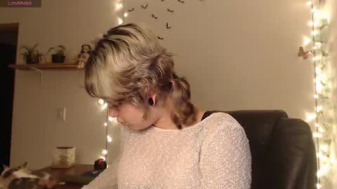 Snapshot of neurotic_witch chatting on 10.02.25 Mar online show from 10.02.25