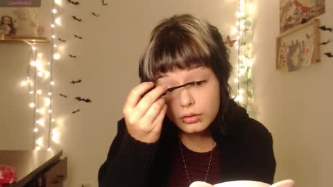 Snapshot of neurotic_witch chatting on 10.16.25 Mar online show from 10.16.25