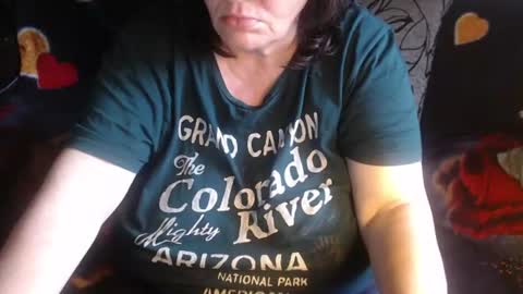 Snapshot of new_milf chatting on 06.19.26 Lilly online show from 06.19.26
