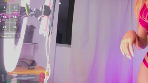 Snapshot of newbarbiedolly chatting on 01.07.25 ximena online show from 01.07.25