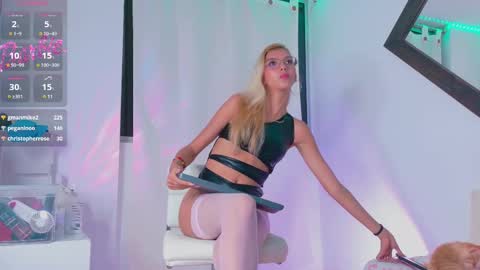 Snapshot of newbarbiedolly chatting on 01.13.25 ximena online show from 01.13.25