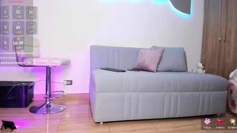 Snapshot of newbarbiedolly chatting on 09.19.25 ximena online show from 09.19.25