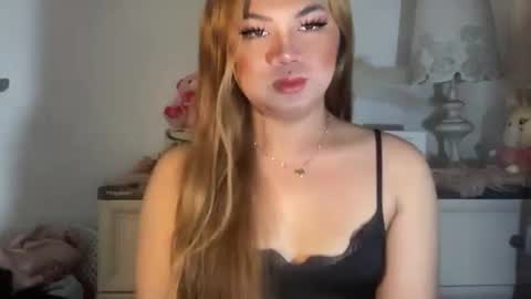 Snapshot of newbitch_intown69 chatting on 11.05.25 Jane online show from 11.05.25