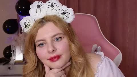 Snapshot of newdayo chatting on 10.17.25 newdayo online show from 10.17.25