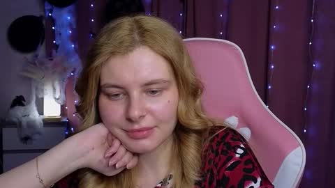 Snapshot of newdayo chatting on 10.31.25 newdayo online show from 10.31.25