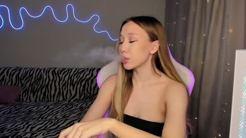 Mina online show from 12.21.24