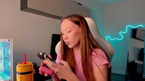 Mina online show from 03.19.26