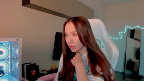 Snapshot of neyrmina chatting on 05.04.26 Mina online show from 05.04.26