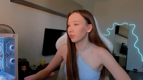 Snapshot of neyrmina chatting on 05.18.26 Mina online show from 05.18.26