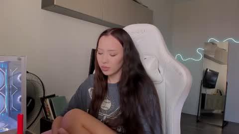 Mina online show from 08.04.26