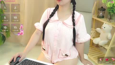 Snapshot of nhatlinhnguyen chatting on 05.30.26 nhatlinhnguyen online show from 05.30.26
