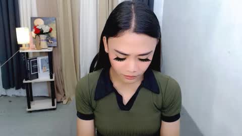 Snapshot of nhicolehollywood chatting on 12.03.25 hottie nicole online show from 12.03.25