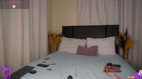 kikiNiaAria online show from 03.12.25