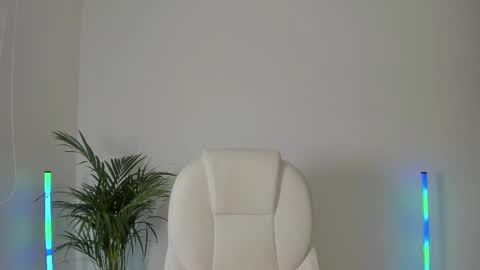 Nia online show from 03.10.25