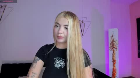 Snapshot of niaholland chatting on 06.06.26 SQUIRTER DOLL online show from 06.06.26