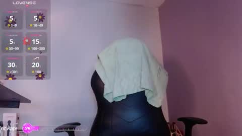 Snapshot of niawk_ chatting on 03.10.25 Niawk online show from 03.10.25