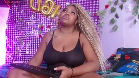 Snapshot of niawk_ chatting on 09.25.25 Niawk online show from 09.25.25