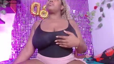 Snapshot of niawk_ chatting on 10.01.25 Niawk online show from 10.01.25