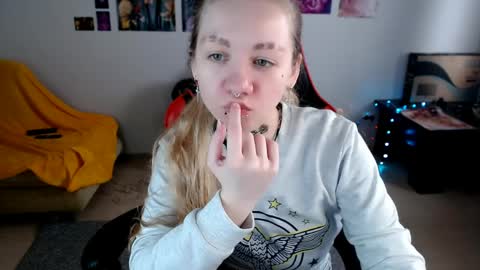 nica_kawaii online show from 04.02.26