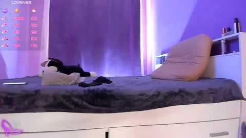 Snapshot of nicablueeyes chatting on 11.21.25 Nica online show from 11.21.25