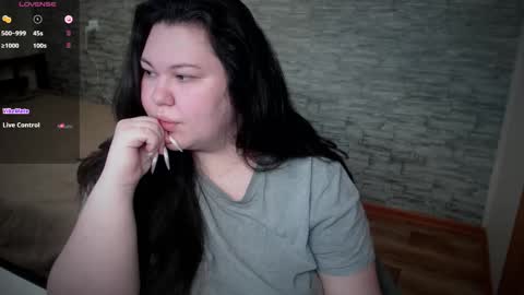 Snapshot of nicara_ chatting on 03.06.25 nicara_ online show from 03.06.25