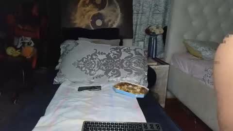 Snapshot of nicckah_ chatting on 11.04.25 Lilly online show from 11.04.25