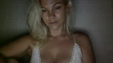 Snapshot of nicecolddrink2 chatting on 09.09.25 Amber online show from 09.09.25