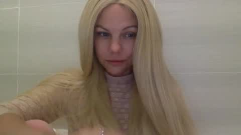 Snapshot of nicecolddrink2 chatting on 10.23.25 Amber online show from 10.23.25