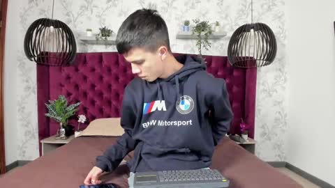 Snapshot of nick_torn chatting on 09.11.25 Nick online show from 09.11.25