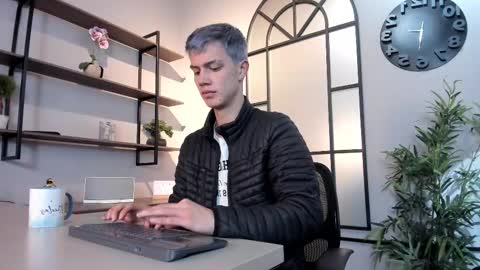 Snapshot of nick_torn chatting on 10.04.25 Nick online show from 10.04.25