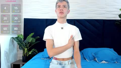 Snapshot of nick_torn chatting on 10.17.25 Nick online show from 10.17.25