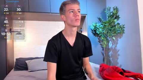 Snapshot of nick_torn chatting on 10.23.25 Nick online show from 10.23.25