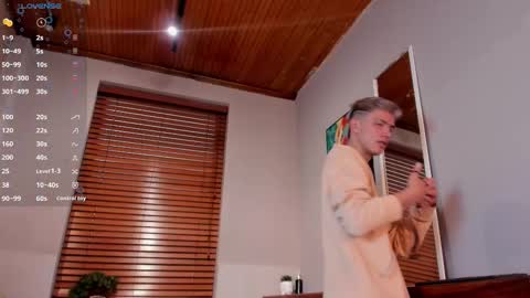 Snapshot of nick_torn chatting on 10.27.25 Nick online show from 10.27.25