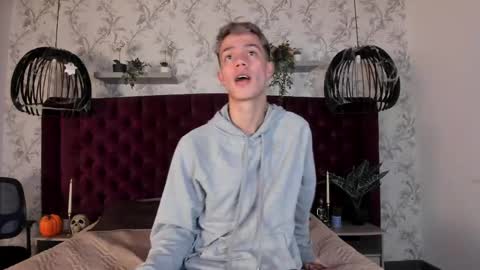 Snapshot of nick_torn chatting on 10.28.25 Nick online show from 10.28.25