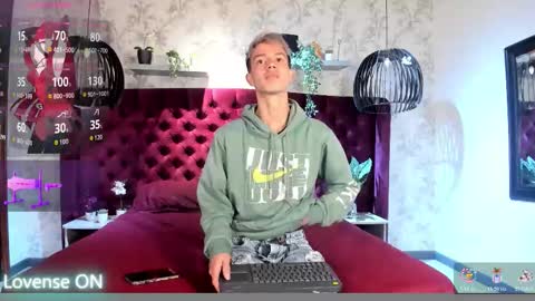 Snapshot of nick_torn chatting on 11.06.25 Nick online show from 11.06.25