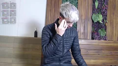 Snapshot of nick_torn chatting on 11.11.25 Nick online show from 11.11.25