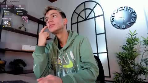 Snapshot of nick_torn chatting on 11.18.25 Nick online show from 11.18.25